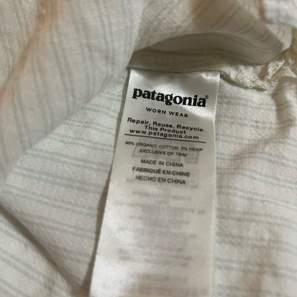 Patagonia hemp and organic cotton lightweight shirt. Never worn. Perfect casual - Picture 7 of 8